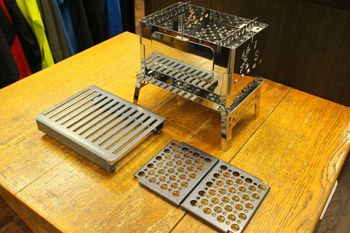 【先着限定最大5,000円OFFクーポン 9/18〜】 笑’s コンパクト焚き火グリル B-6君 3点セット ( B-6君本体 ・ グリルプレート ・ ハードロストル ) バーベキュー ソロキャンプ 焚き火 グリル 焚き火台 コンパクト 焚火 料理 調理 焚き火料理 持ち運び簡単 組立簡単