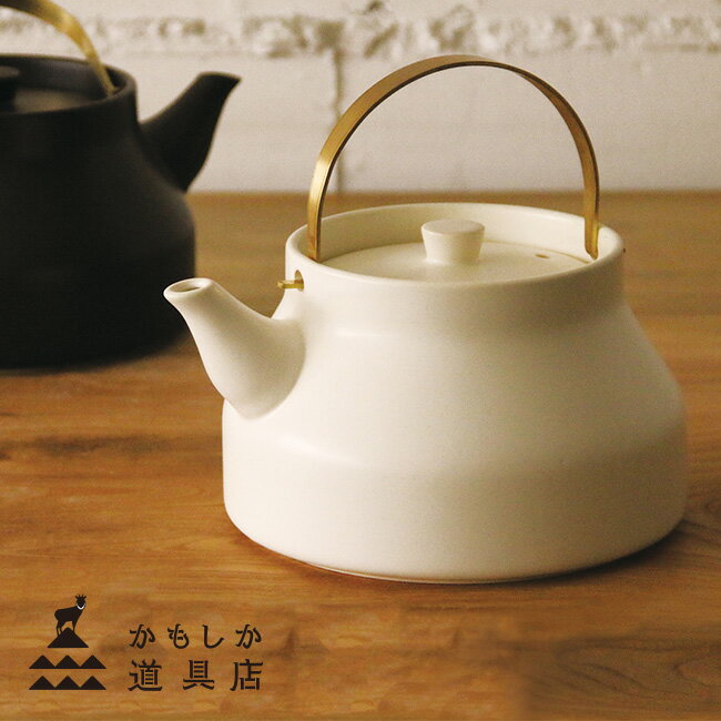 【特典あり】かもしか道具店 陶のやかん[やかん 陶器 ケトル 2リットル 2L ガス ガス専用 ガス対応 おしゃれ かわいい 黒 白 和モダン 耐熱陶器 直火 お湯 白湯 湯沸かし ヤカン 台所 キッチン キッチン用品 レトロ お茶 ブラック ホワイト 遠赤外線効果] 即納