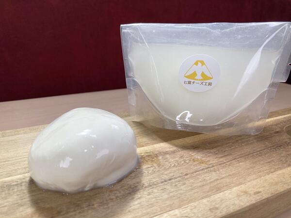 【ふるさと納税】七富チーズ工房 富士山麓のチーズ5点セット 「ふじのくに新商品セレクション2022」 最高金賞受賞　モッツァレラチーズ ボッコンチーニ ミルクリーム 焼くチーズ オリーブオイル漬け 送料無料 静岡県 富士宮市