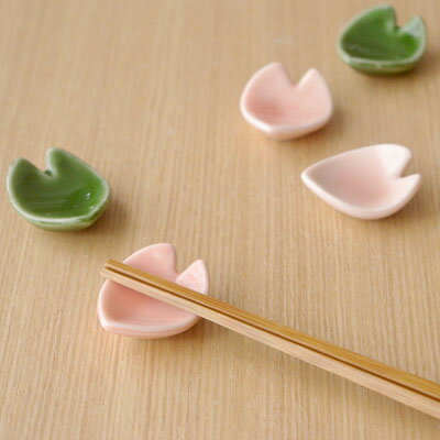 【2000円OFFクーポン 〜6/11 1:59】箸置き はなびら箸置き 花びらの箸置き 和食器 はし置き 桜 春食器 ひなまつり かわいい箸置き 陶器 おしゃれ カフェ風 来客用 おもてなし