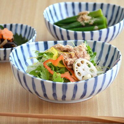 【2000円OFFクーポン 〜6/11 1:59】和食器 5.5寸鉢　染付け ダミ十草 中鉢 和の中鉢 煮物鉢 サラダボウル ボウル 染付けの中鉢 ストライプ柄 おしゃれ カフェ風 和モダン 和風
