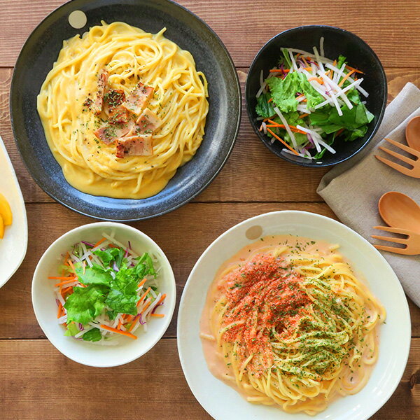 和食器 水玉 三角8寸大皿 （ドットモノトーンシリーズ）大皿 パスタ皿 カレー皿 主菜皿 サラダ皿 前菜皿 ワンプレート ディナープレート 黒 パスタ皿 黒い食器 プレート お