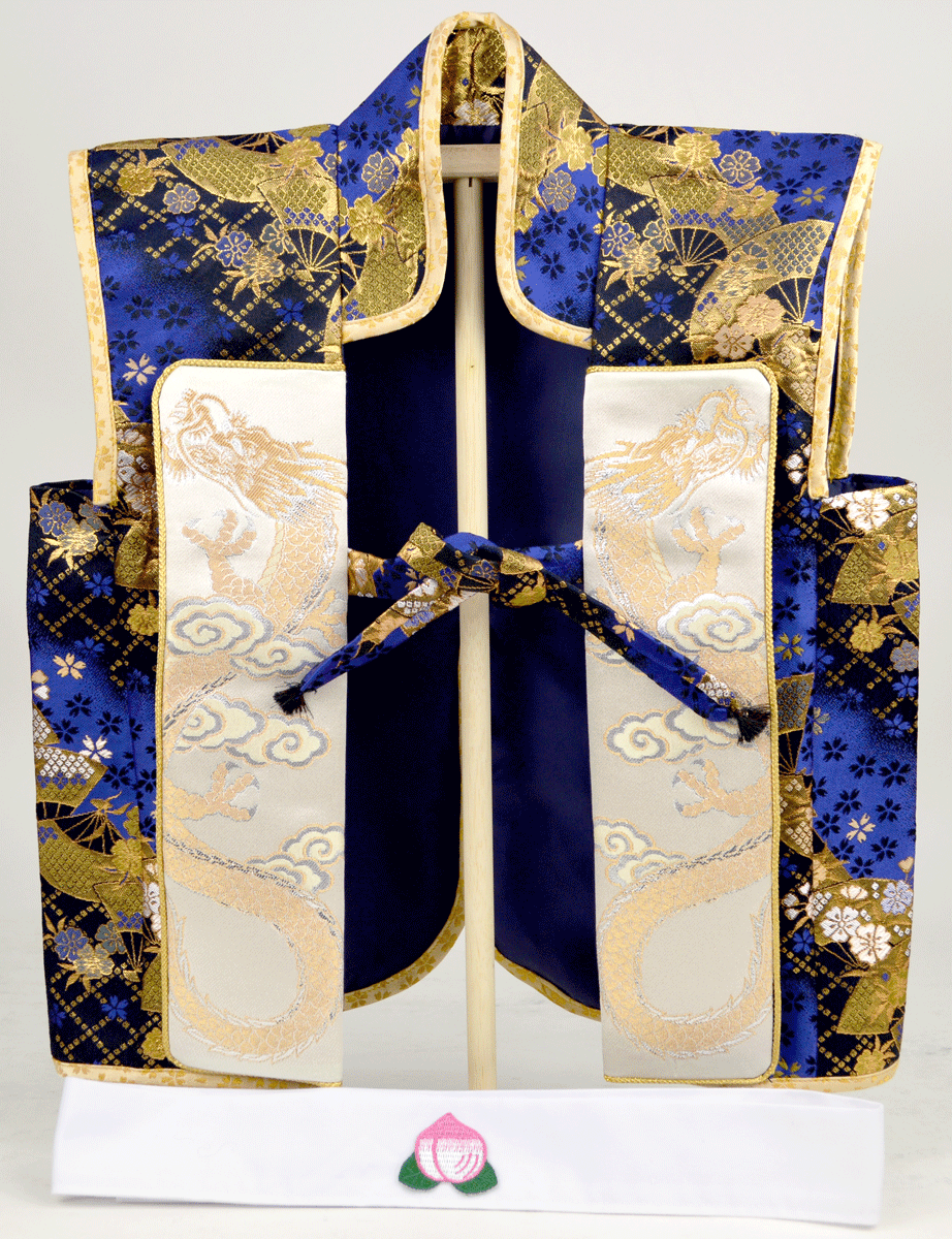 五月人形【北寿】陣羽織（金襴）龍飛翔・はち巻付（刺繍桃）木製専用飾り台付日本製 西陣織のかっこいい陣羽織※別売り　烏帽子・兜帽子 飛翔は追加料金にて